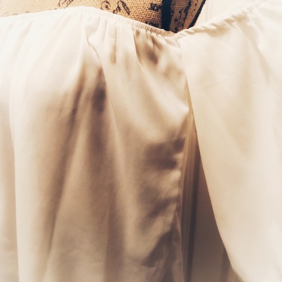 Off The Shoulder Blouse - Picture 2 of 3